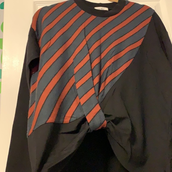 Brand new sweater - Picture 3 of 4